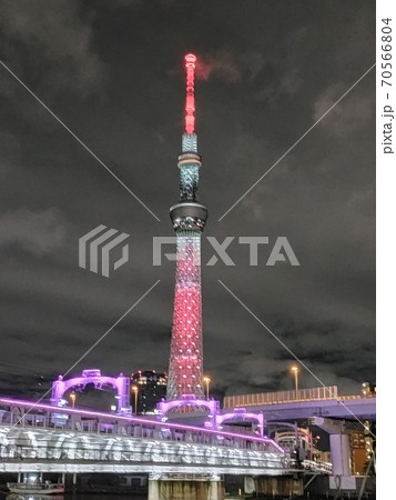 東京スカイツリーとすみだリバーウォークのイルミネーション夜景 東京スカイツリーとすみだリバーウォークのイルミネーション夜景 70566804