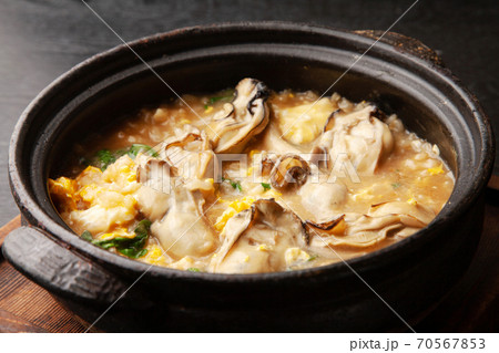 牡蠣の味噌雑炊 牡蠣の味噌雑炊 70567853