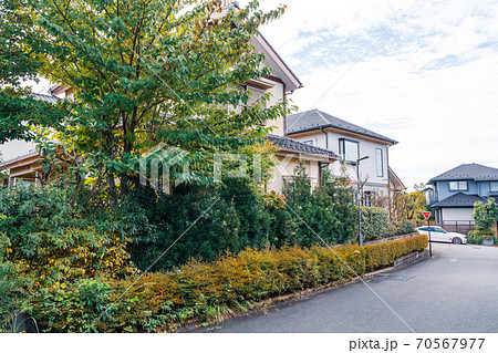 東京都　環境に恵まれた住まい　住宅街に造られた緑地帯 70567977