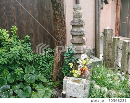 京都　白川沿いにある明智光秀の塚の石塔婆 70568221