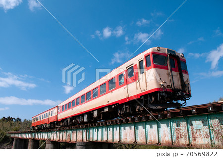 秋空を行く　いすみ鉄道 70569822