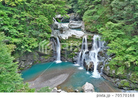 【大轟の滝】 徳島県那賀郡那賀町沢谷 【大轟の滝】 徳島県那賀郡那賀町沢谷 70570168