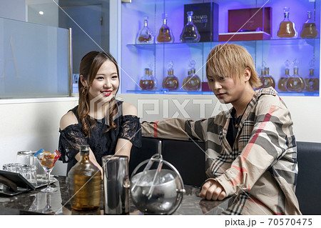 ネオホストの接客風景 70570475