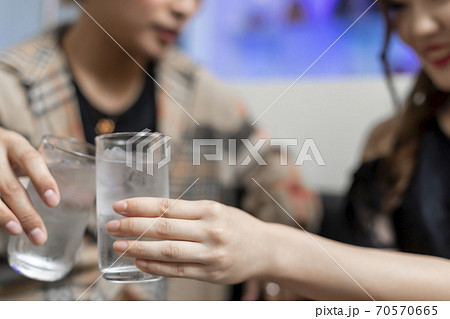 ネオホストの接客風景 70570665