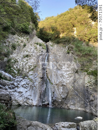 布引の滝中流 70571391