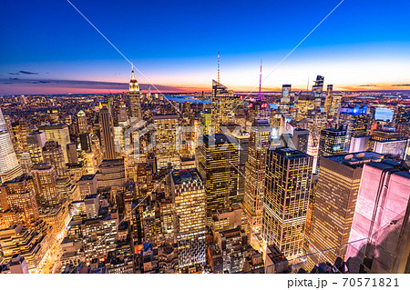 《ニューヨーク》マンハッタン・摩天楼の夜景 70571821
