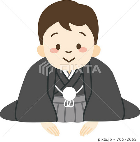 お辞儀をする着物姿の男性（正面を向く） 70572665