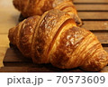パン屋のクロワッサン 70573609