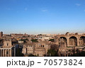 ヨーロッパの建築物と青空 70573824