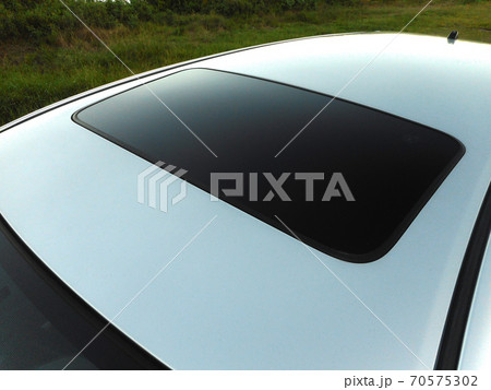 サンルーフの窓ガラス 70575302