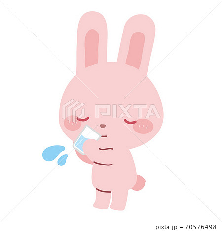 水を飲んでいるうさぎちゃんのイラスト素材