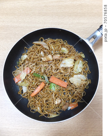 時短料理 冷凍ミックス野菜を使った焼きそば 時短料理 冷凍ミックス野菜を使った焼きそば 70576858