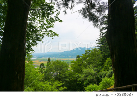 岩手県平泉の世界遺産「中尊寺」の参道での眺め 岩手県平泉の世界遺産「中尊寺」の参道での眺め 70580037