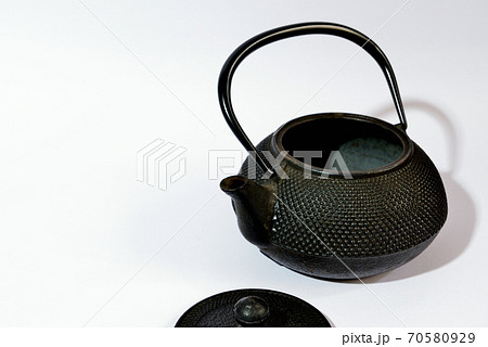 南部鉄器 　鉄瓶  白バック 70580929