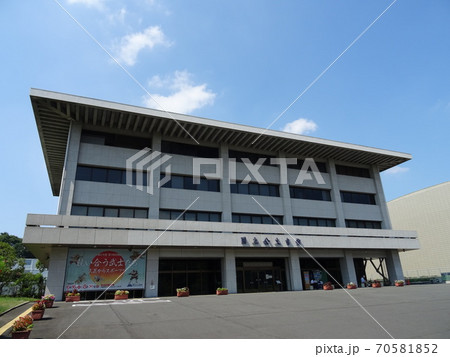 北の丸公園にある国立公文書館のファサード 北の丸公園にある国立公文書館のファサード 70581852