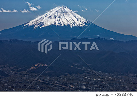 金峰山から見る冬の富士山 金峰山から見る冬の富士山 70583746