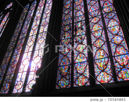 フランス パリの教会のステンドグラスの写真素材