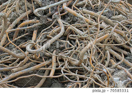 解体工事で撤去した鉄筋くず(スクラップ) 解体工事で撤去した鉄筋くず(スクラップ) 70585331