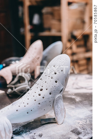 Finished pottery stands on a shelf in a pottery workshop Finished pottery stands on a shelf in a pottery workshop 70585867