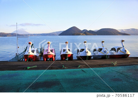 スワンボート 北海道 洞爺湖温泉 の写真素材