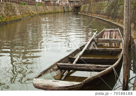 水郷の古い舟 千葉県香取市佐原 水郷の古い舟 千葉県香取市佐原 70588188