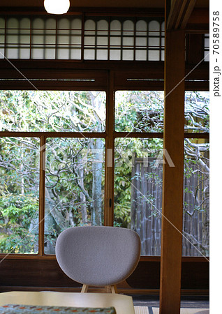 和のインテリア／座椅子と障子 70589758