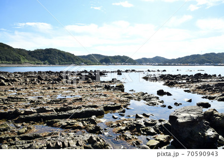 城ヶ崎海岸から加太港方面を望む 70590943