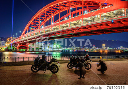 神戸大橋の夜景、神戸観光、バイクでドライブ、シルエット、10月初旬 70592356
