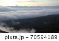 信州の雲海、朝焼け、日の出の風景。 70594189
