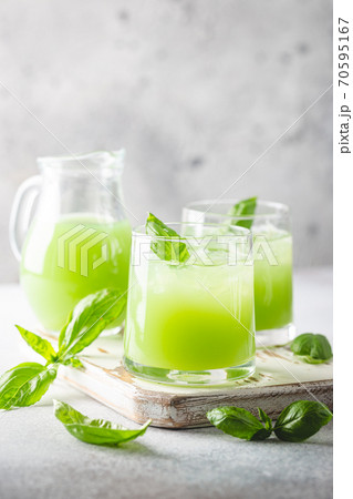Cold basil lemonade 70595167