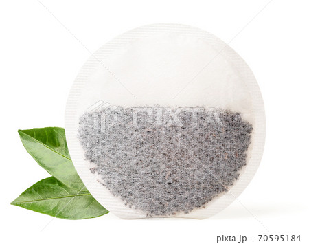 Round tea bag and fresh green leaves on white background. Isolated 70595184