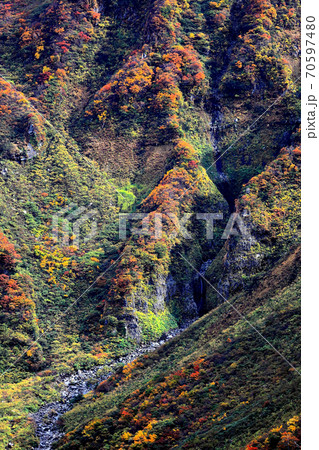 鳥海山紅葉　奈曽渓谷  70597480