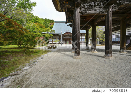 大町市 霊松寺山門と本堂 大町市 霊松寺山門と本堂 70598813