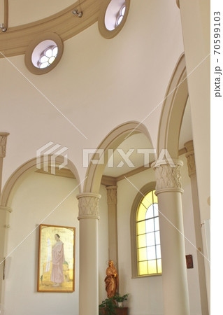 カトリック高槻教会のステンドグラス カトリック高槻教会のステンドグラス 70599103