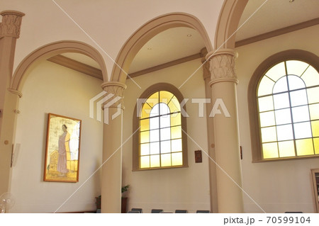 カトリック高槻教会のステンドグラス 70599104