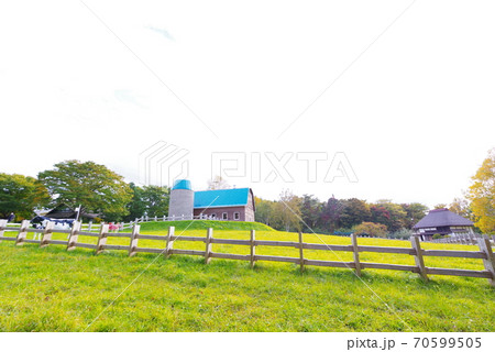 北海道開拓の村の風景-旧小川家酪農畜舎 70599505