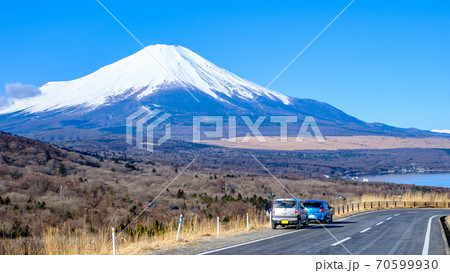 山中湖パノラマ台から望む富士山（冬） 70599930