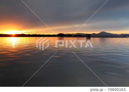 霞ヶ浦からの筑波山夕日 霞ヶ浦からの筑波山夕日 70600163