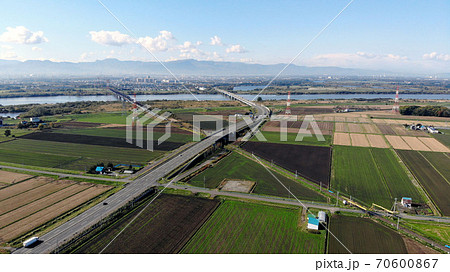 北海道当別町当別太から望むJR札沼線石狩川橋梁と国道337号札幌大橋 北海道当別町当別太から望むJR札沼線石狩川橋梁と国道337号札幌大橋 70600867