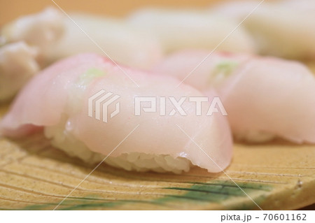 北海道で食べる美味しいメヌキの握り 70601162