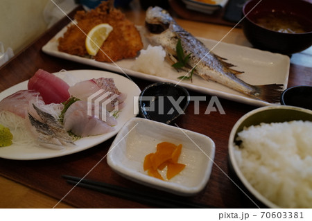 ボリューム満点のお魚定食 ボリューム満点のお魚定食 70603381