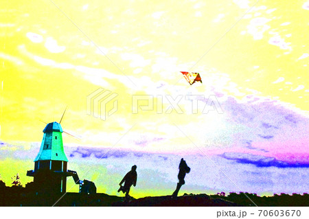 凧揚げを楽しむファミリーと初日の出 70603670