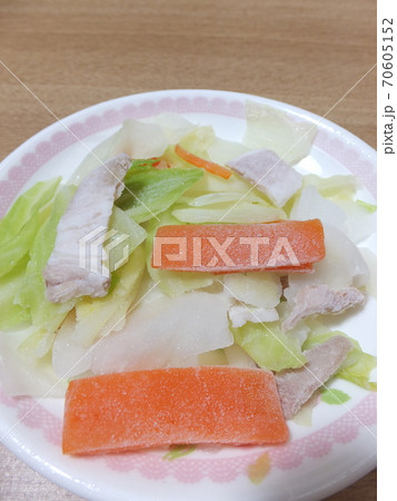 時短料理に便利な冷凍のカット野菜 時短料理に便利な冷凍のカット野菜 70605152