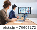 オンライン会議　ビデオ会議　テレビ会議　ウェブ会議　リモートワーク　リモート　テレワーク　社内会議 70605172