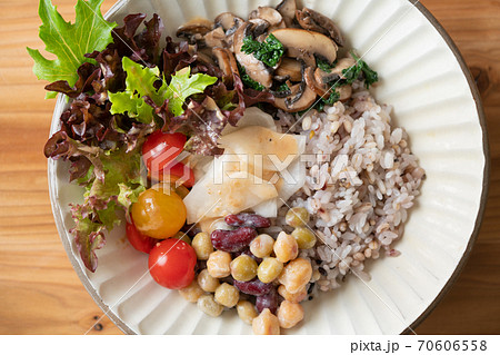 ヴィーガン料理　ブッダボウル 70606558