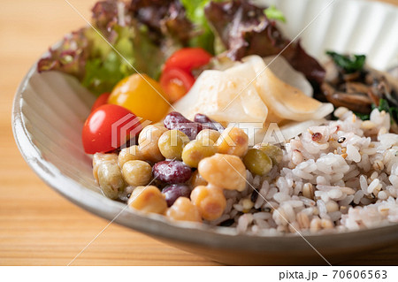 ヴィーガン料理　ブッダボウル 70606563