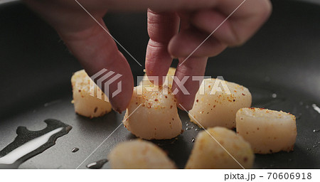 put scallops on a non stick pan put scallops on a non stick pan 70606918
