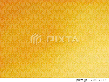 正月背景イラスト赤い金箔マテリアルに着物和柄 青海波 せいがいは 70607276