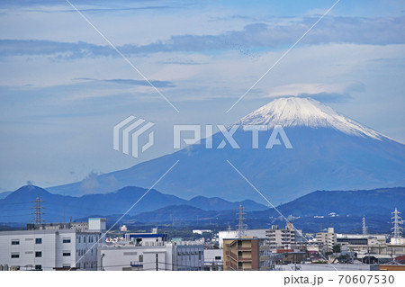 富士山 傘雲 冠雪 平塚市の写真素材