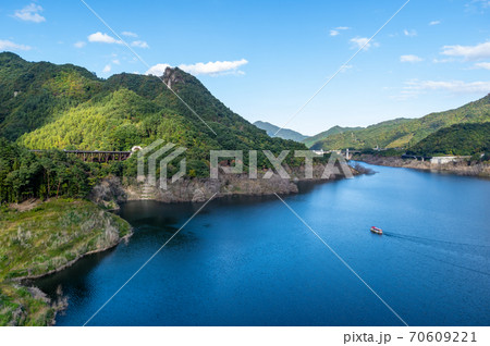 秋の八ッ場あがつま湖と周囲の山々 不動大橋からの見晴らし 2020.10 h-1 秋の八ッ場あがつま湖と周囲の山々 不動大橋からの見晴らし 2020.10 h-1 70609221